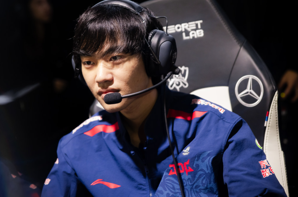关于KT碾压CLG,Perkz完成史诗逆转宿敌对决2025世界赛,强势挺进下一轮的信息 关于KT碾压CLG,Perkz完成史诗逆转宿敌对决2025世界赛,强势挺进下一轮的信息