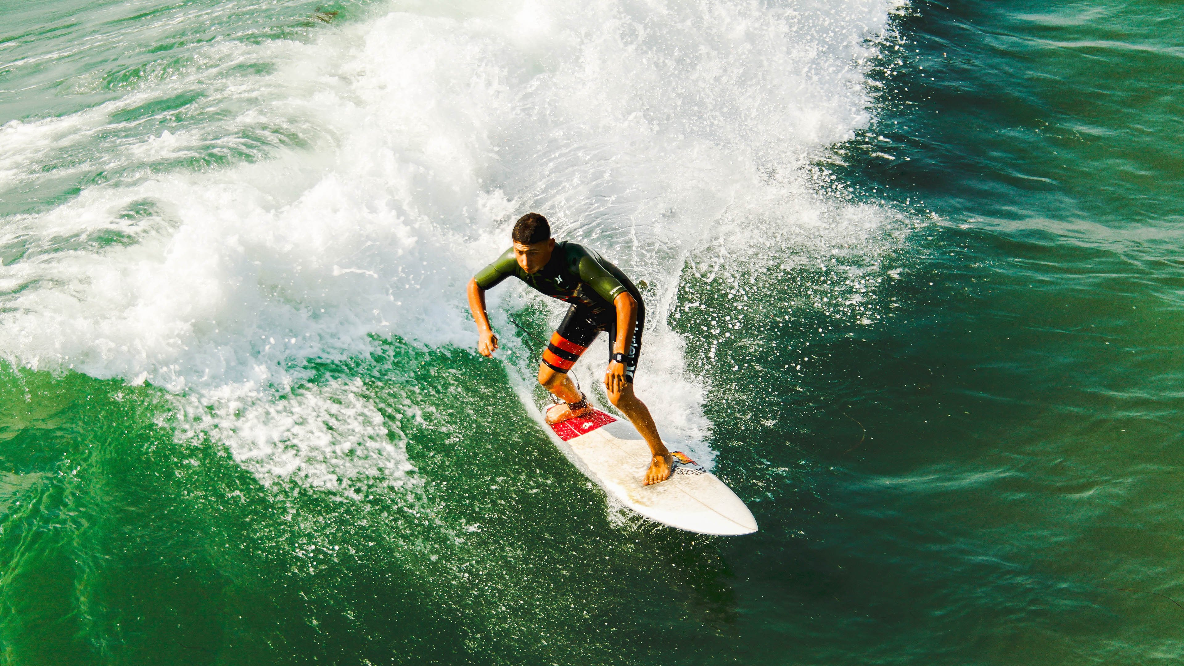 绿茵场与乒乓台的双重奏，英格兰力克日本，许昕高光闪耀